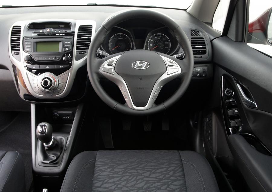  Hyundai ix20 2010 года  (UK) (фото 18 из 31)